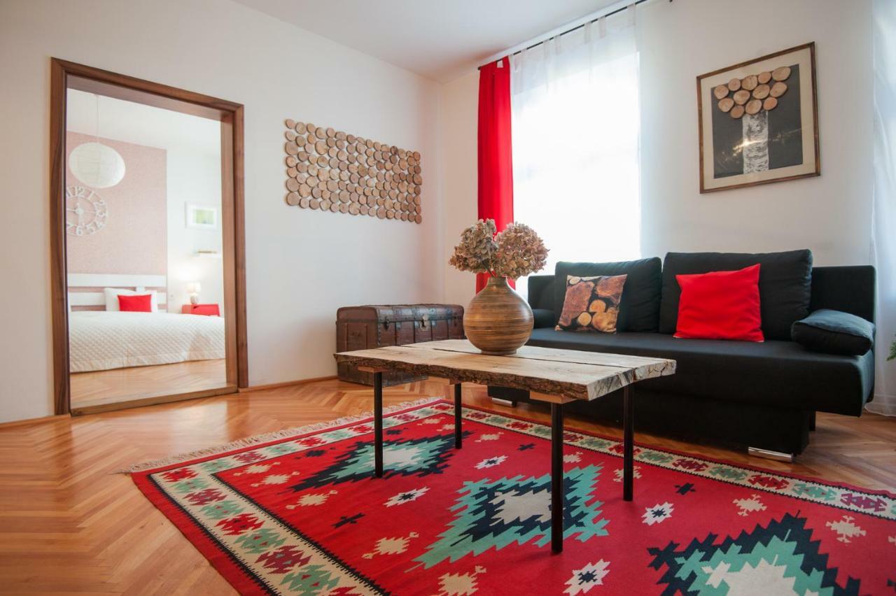 Spacious Stylish Apartment In Old Town Sibiu Exterior photo