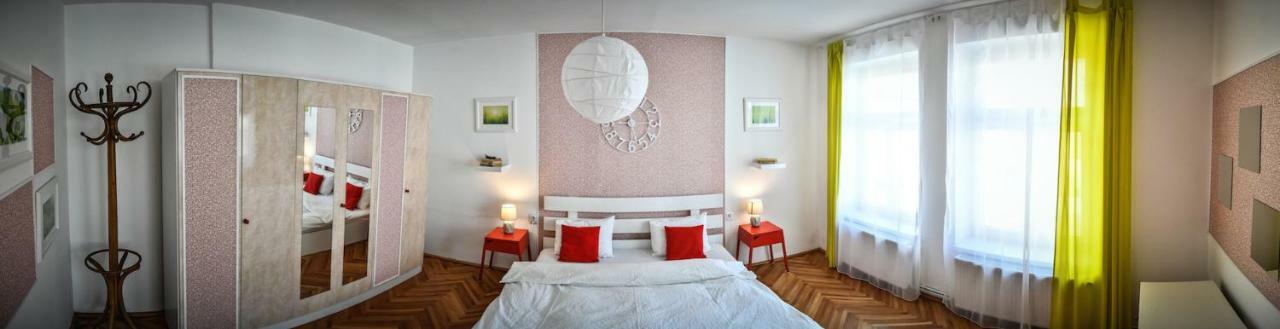 Spacious Stylish Apartment In Old Town Sibiu Exterior photo